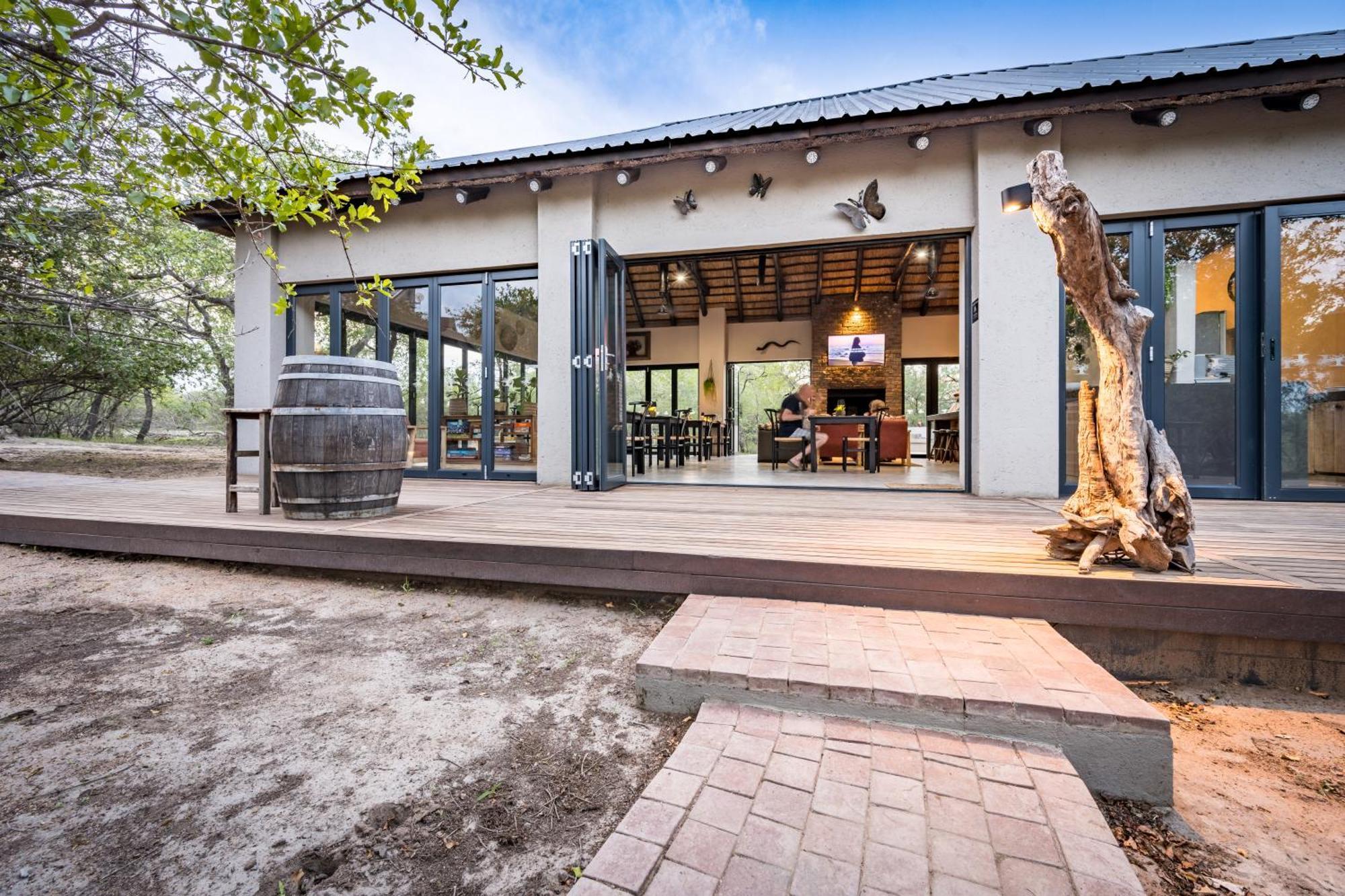 The Baobab Bush Lodge And Villa 호에드스프뤼트 외부 사진