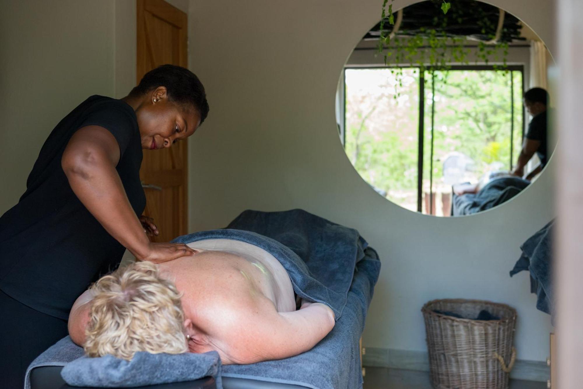 The Baobab Bush Lodge And Villa 호에드스프뤼트 외부 사진